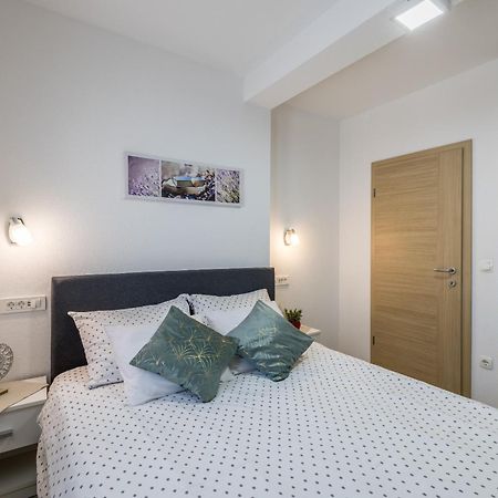 Apart Sa Terasom 250M Od Plaze,Parking,Wi Fi,Rostilj Trogir Bagian luar foto