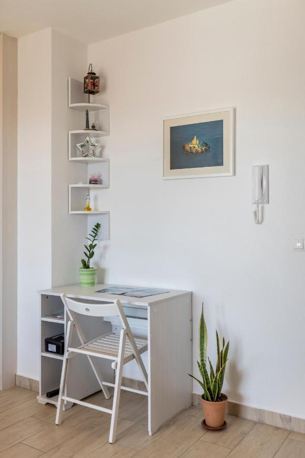 Apart Sa Terasom 250M Od Plaze,Parking,Wi Fi,Rostilj Trogir Bagian luar foto