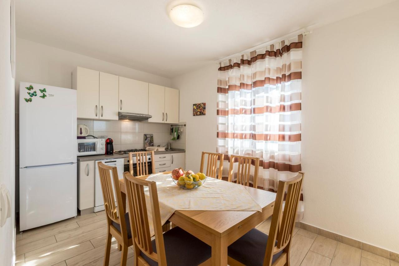 Apart Sa Terasom 250M Od Plaze,Parking,Wi Fi,Rostilj Trogir Bagian luar foto