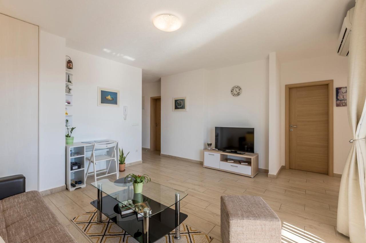 Apart Sa Terasom 250M Od Plaze,Parking,Wi Fi,Rostilj Trogir Bagian luar foto