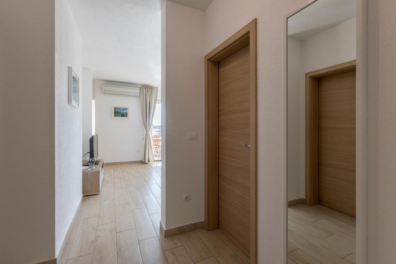 Apart Sa Terasom 250M Od Plaze,Parking,Wi Fi,Rostilj Trogir Bagian luar foto