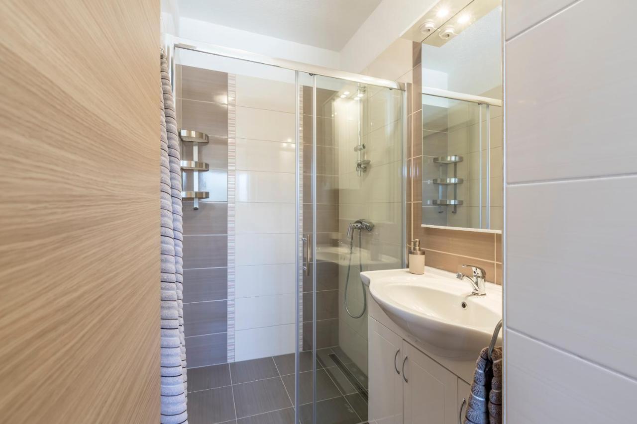 Apart Sa Terasom 250M Od Plaze,Parking,Wi Fi,Rostilj Trogir Bagian luar foto