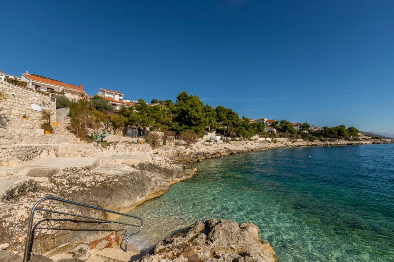 Apart Sa Terasom 250M Od Plaze,Parking,Wi Fi,Rostilj Trogir Bagian luar foto