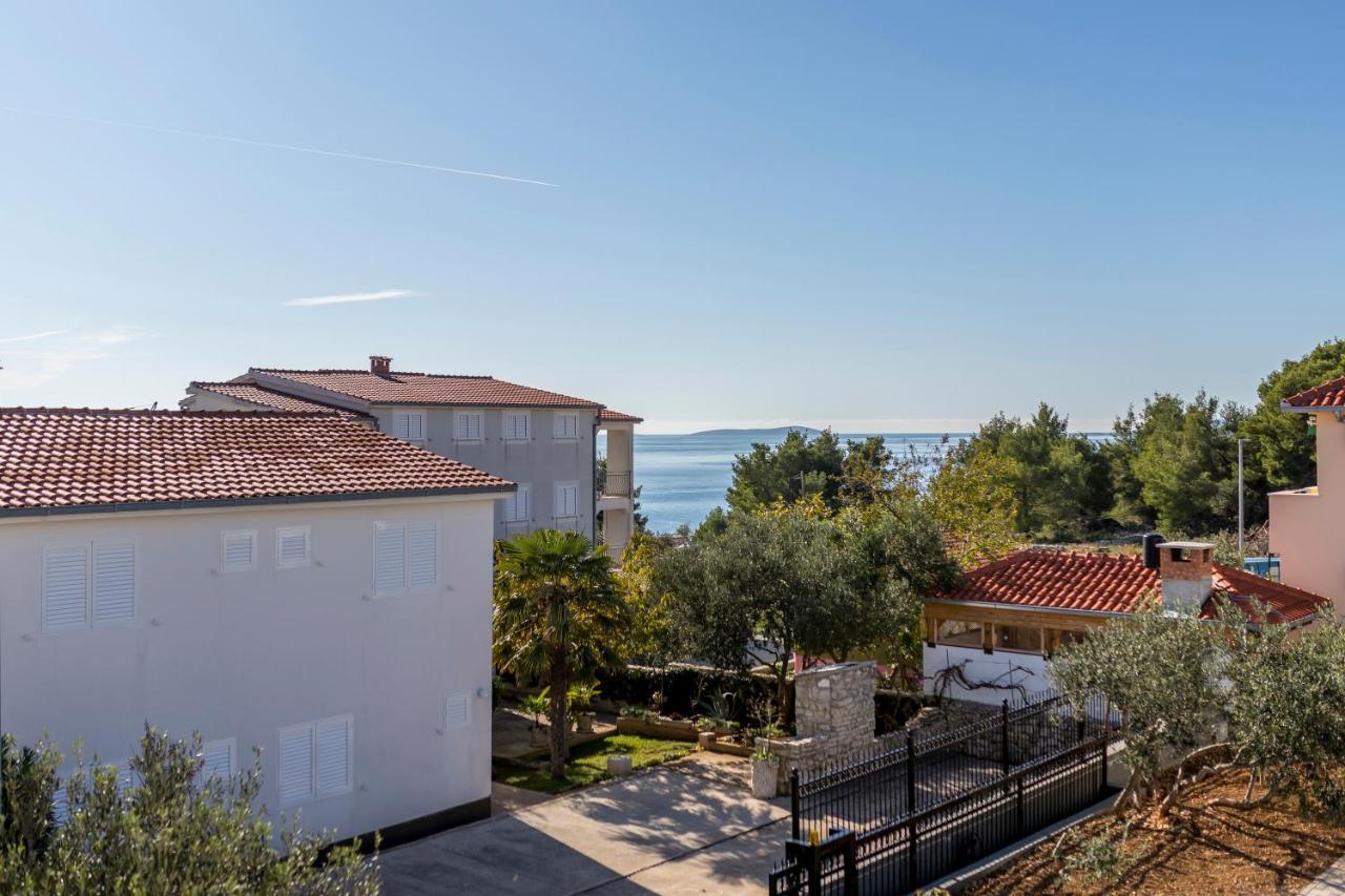 Apart Sa Terasom 250M Od Plaze,Parking,Wi Fi,Rostilj Trogir Bagian luar foto
