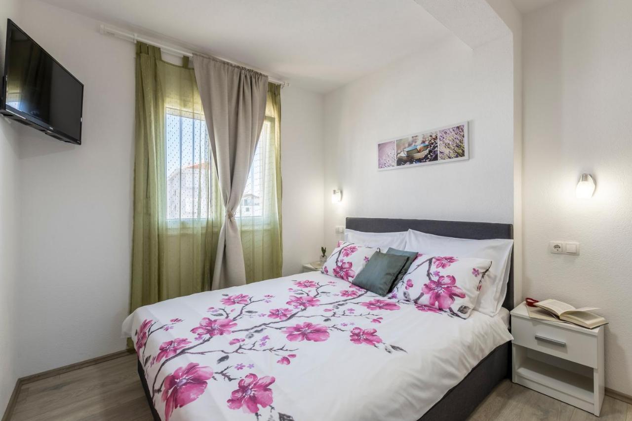 Apart Sa Terasom 250M Od Plaze,Parking,Wi Fi,Rostilj Trogir Bagian luar foto