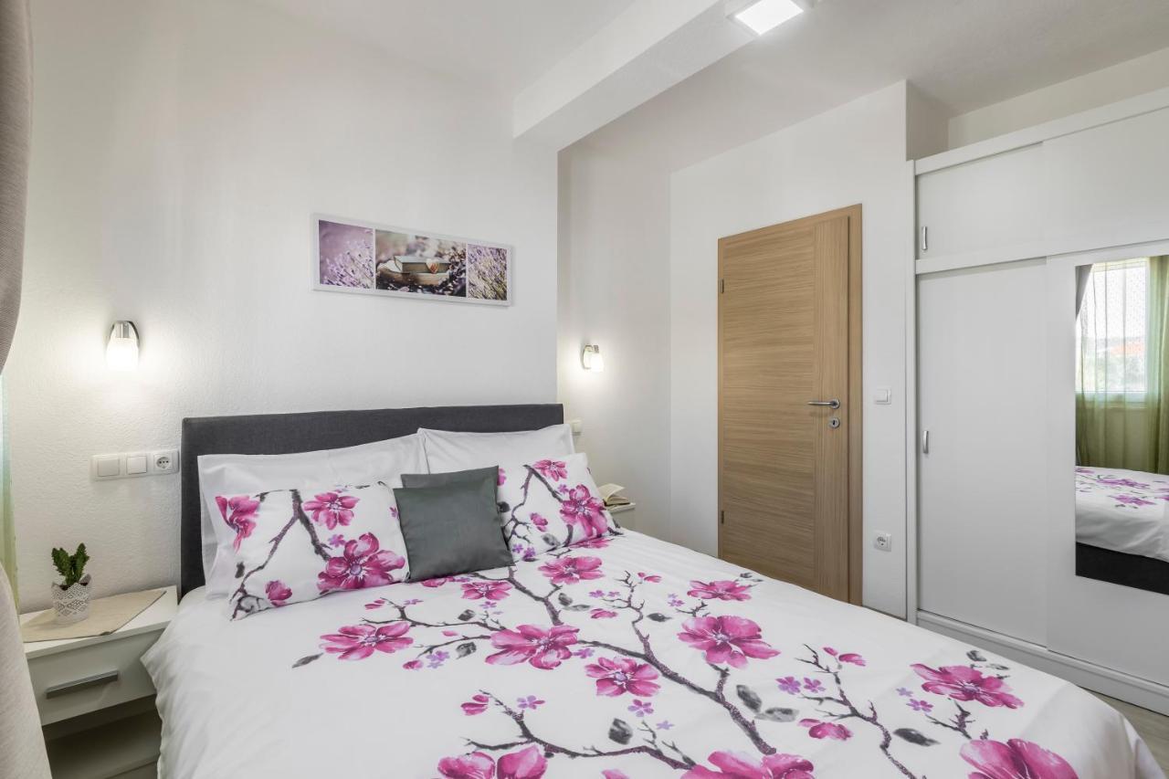 Apart Sa Terasom 250M Od Plaze,Parking,Wi Fi,Rostilj Trogir Bagian luar foto