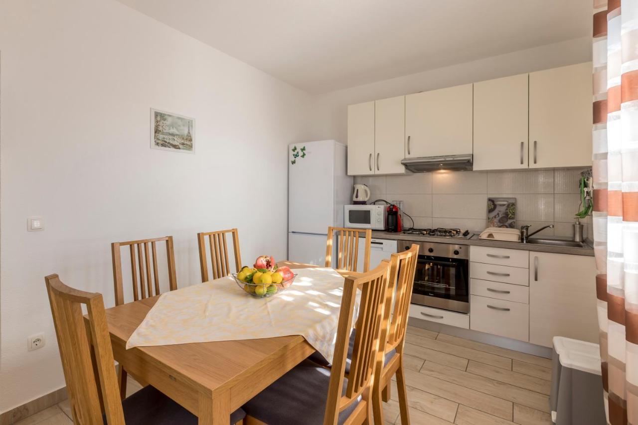 Apart Sa Terasom 250M Od Plaze,Parking,Wi Fi,Rostilj Trogir Bagian luar foto
