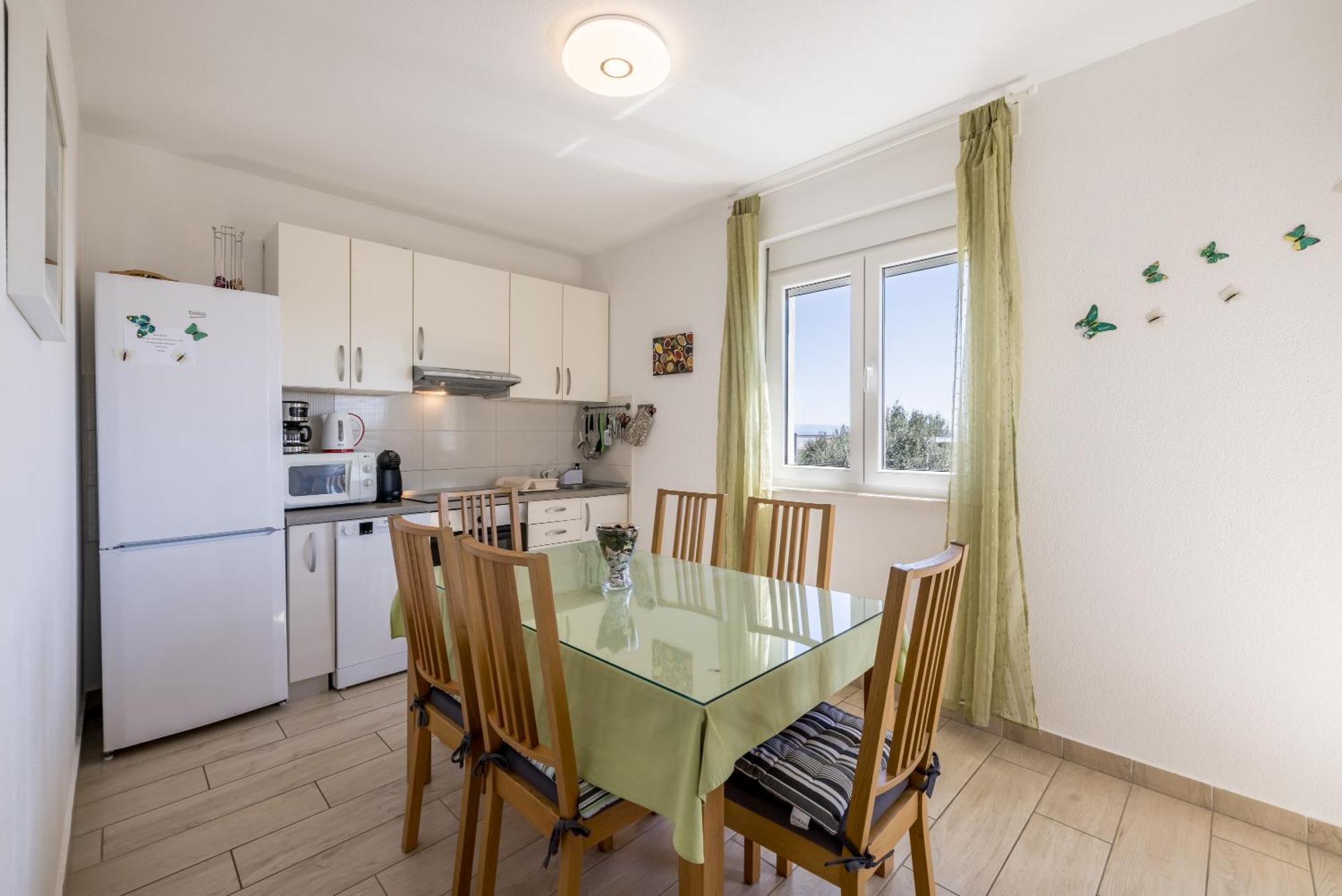 Apart Sa Terasom 250M Od Plaze,Parking,Wi Fi,Rostilj Trogir Bagian luar foto