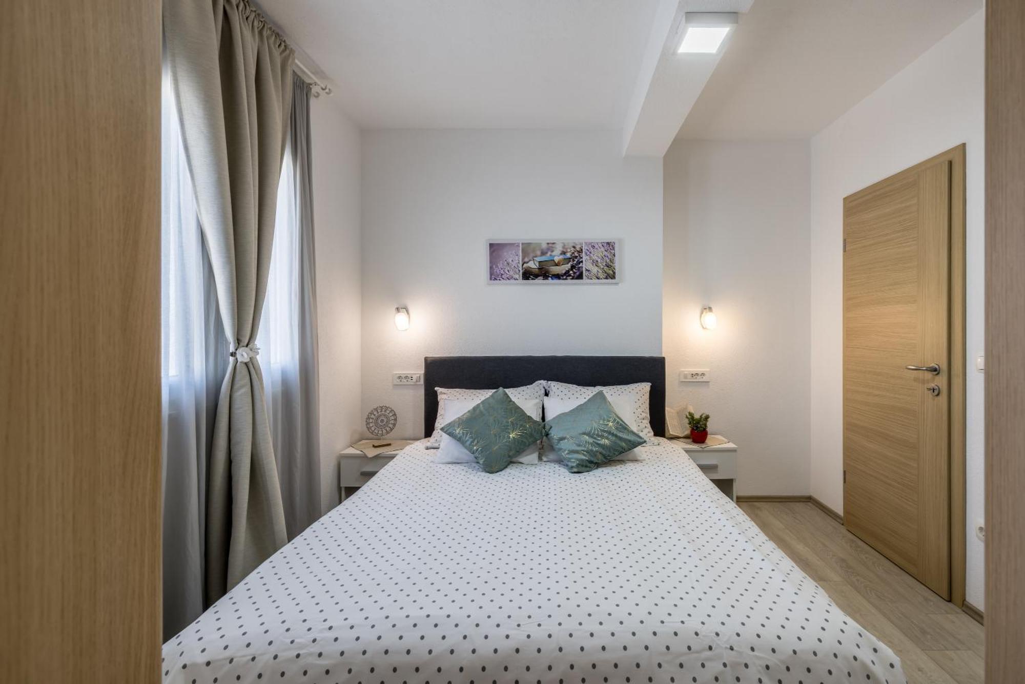 Apart Sa Terasom 250M Od Plaze,Parking,Wi Fi,Rostilj Trogir Bagian luar foto