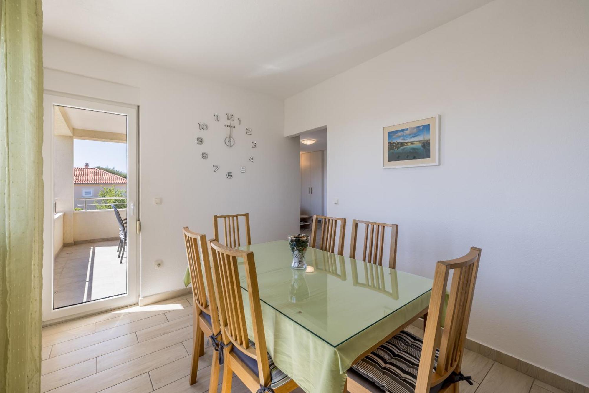 Apart Sa Terasom 250M Od Plaze,Parking,Wi Fi,Rostilj Trogir Bagian luar foto