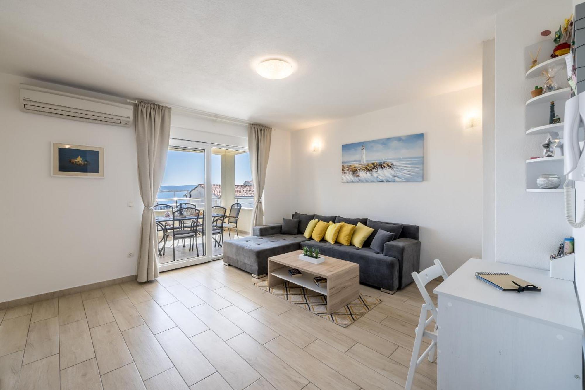 Apart Sa Terasom 250M Od Plaze,Parking,Wi Fi,Rostilj Trogir Bagian luar foto