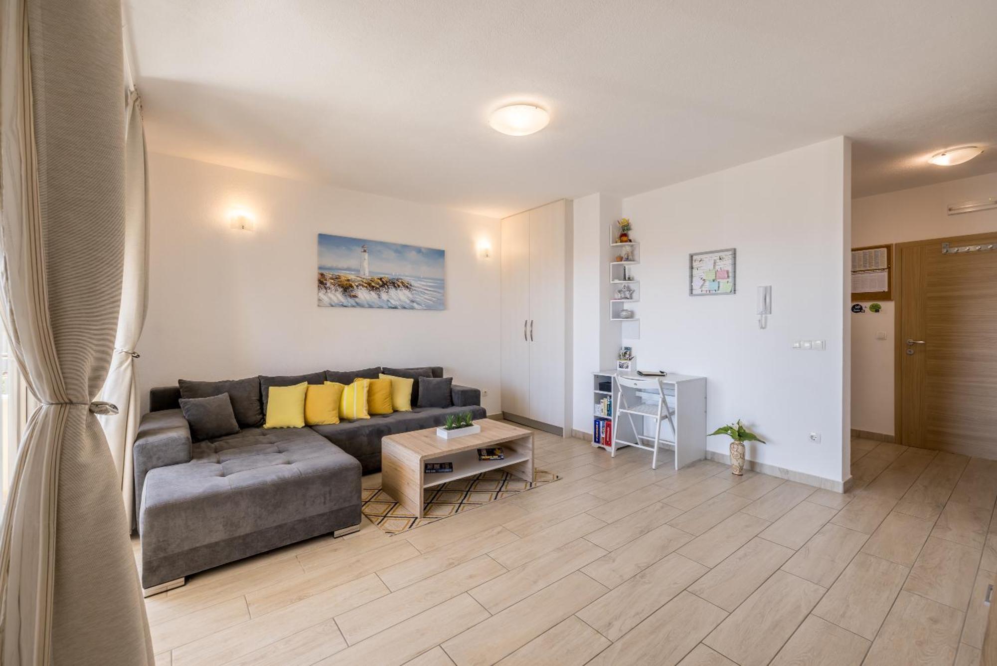 Apart Sa Terasom 250M Od Plaze,Parking,Wi Fi,Rostilj Trogir Bagian luar foto