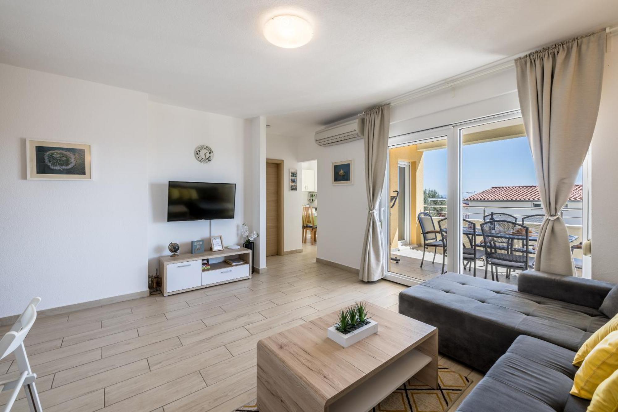 Apart Sa Terasom 250M Od Plaze,Parking,Wi Fi,Rostilj Trogir Bagian luar foto