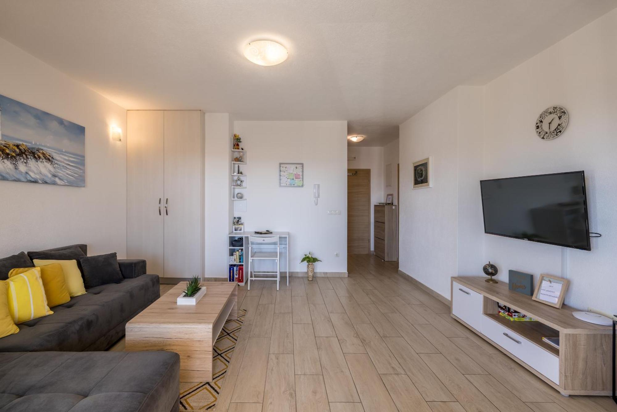 Apart Sa Terasom 250M Od Plaze,Parking,Wi Fi,Rostilj Trogir Bagian luar foto