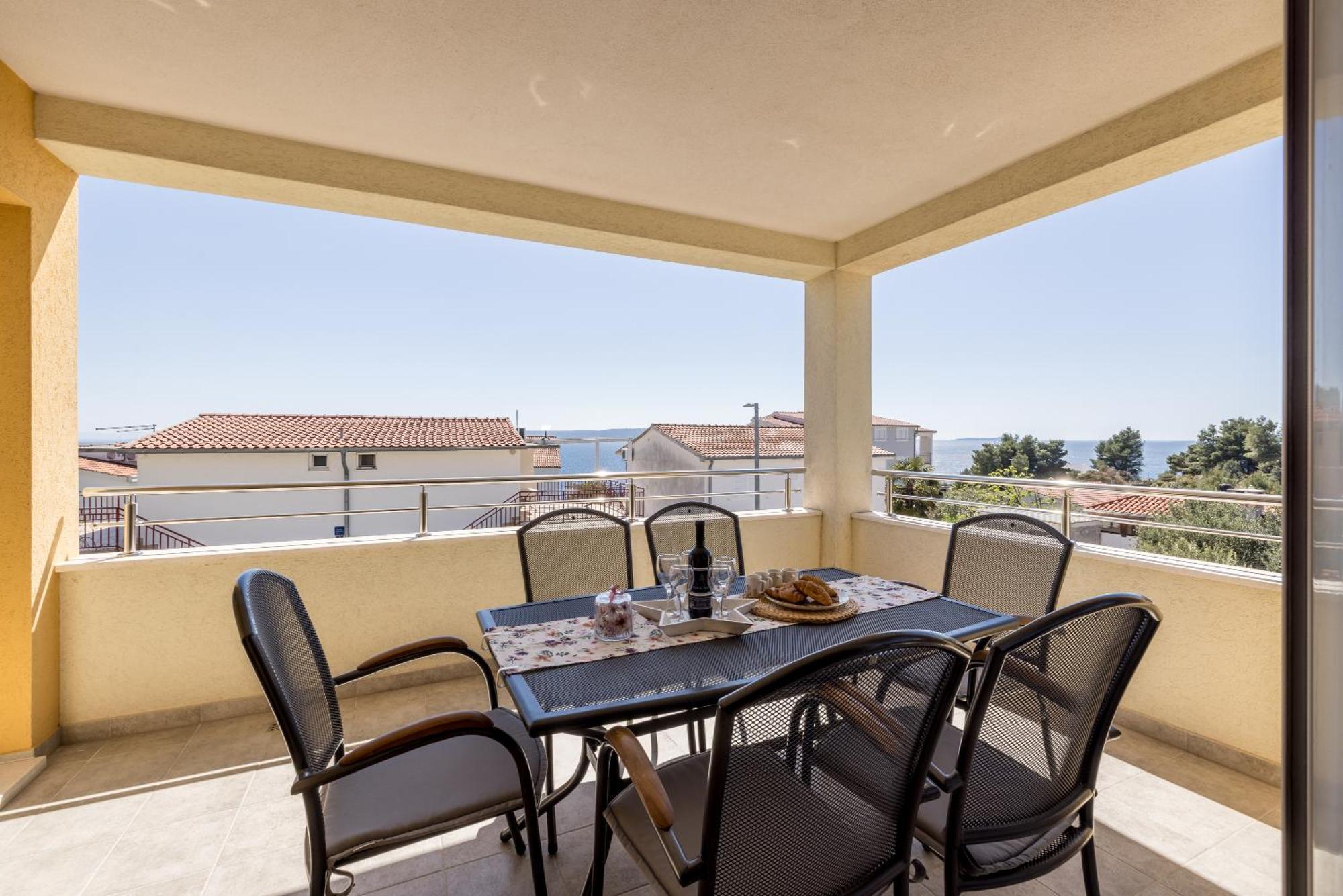 Apart Sa Terasom 250M Od Plaze,Parking,Wi Fi,Rostilj Trogir Bagian luar foto