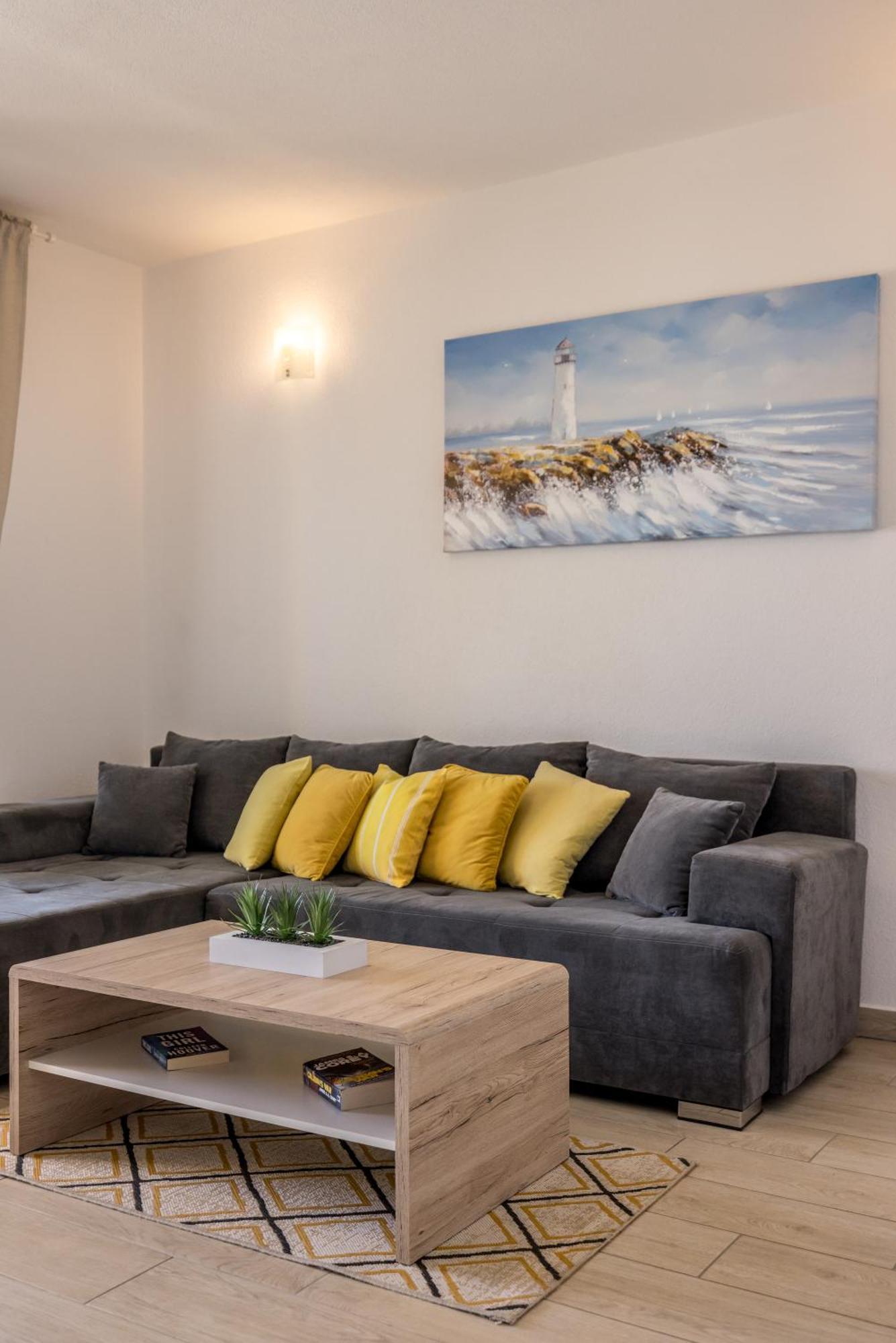 Apart Sa Terasom 250M Od Plaze,Parking,Wi Fi,Rostilj Trogir Bagian luar foto